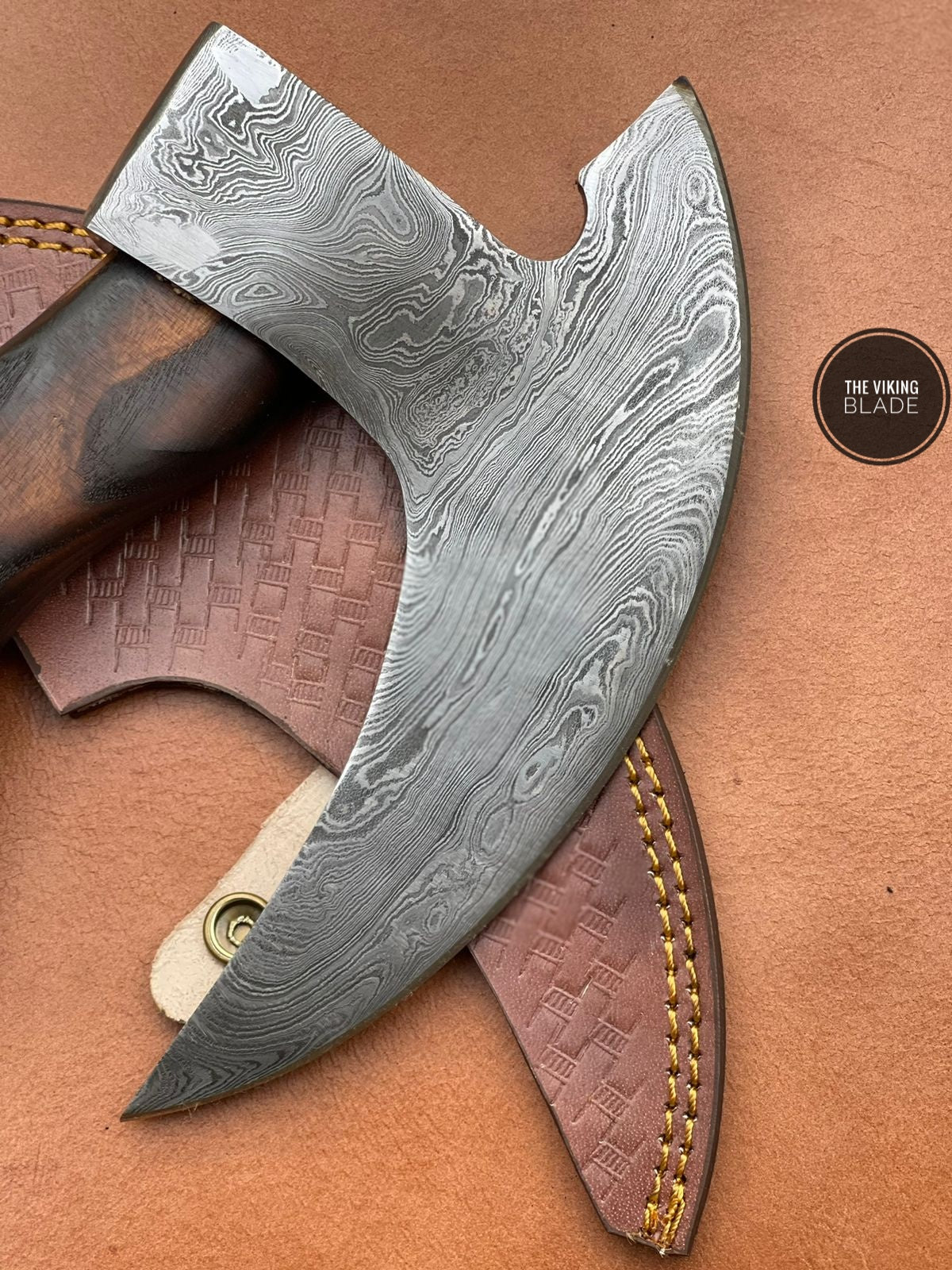 Premium Damascus pizza cutter axe kitchen tool with durable forged blade and ergonomic wooden handle.