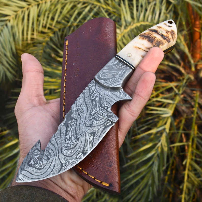 Handmade Damascus Steel Gut Hook Hunting Knife