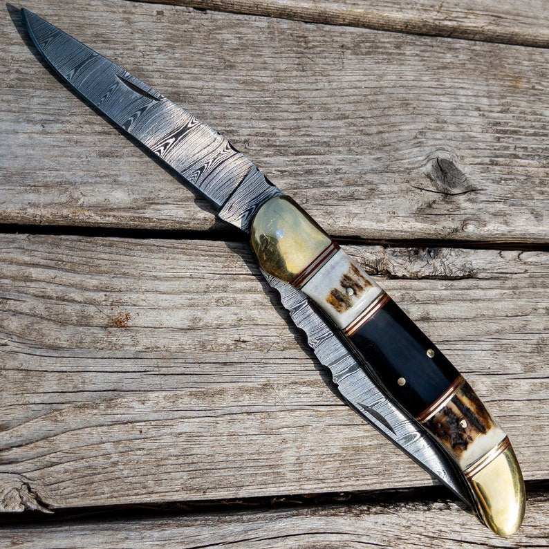 Double Blade Guild Staghorn Damascus Steel Pocket Knife - EDC Pattern Welded Steel Folding Knife | Deer Stag Antler & Buffalo Horn Handle