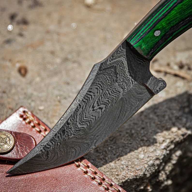 Functional Full Tang Damascus Sharpened Trailing Point Blade w/ Finger Hole - Green Handle