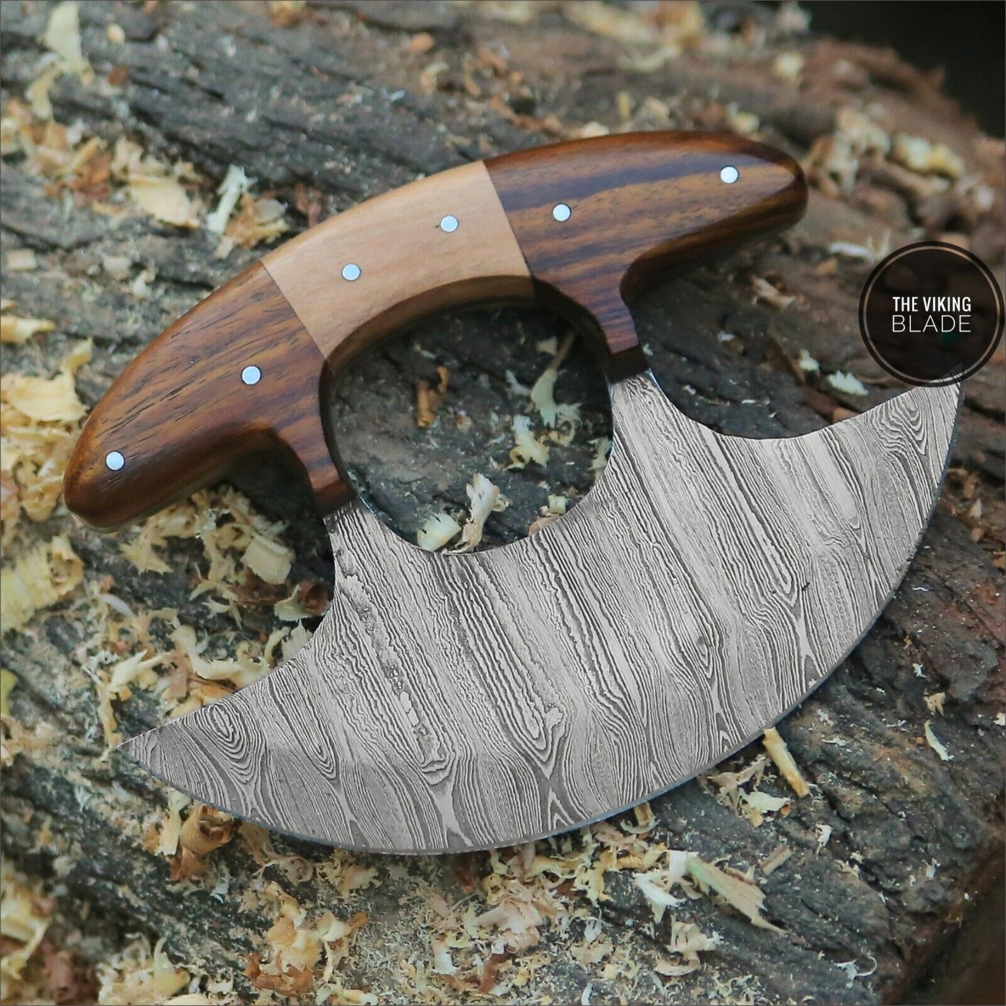 Damascus steel Ulu knife slicing pizza
