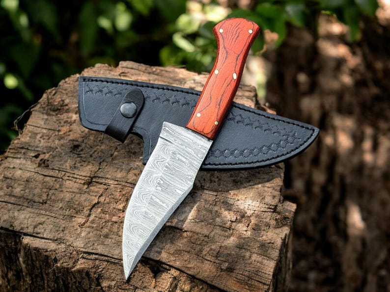 Damascus Steel Hunting Knife Red Wood Handle With Leather Sheath