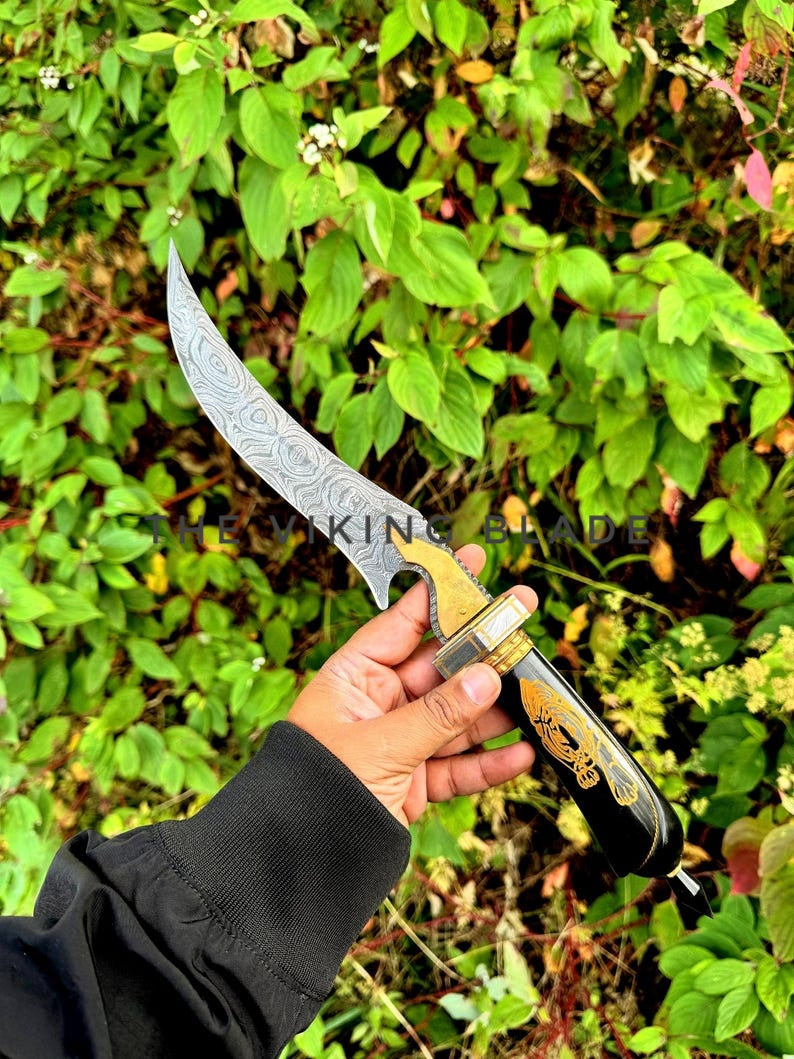 Hand Forged Damascus Steel Blade Hunting Knife With Leather Sheath