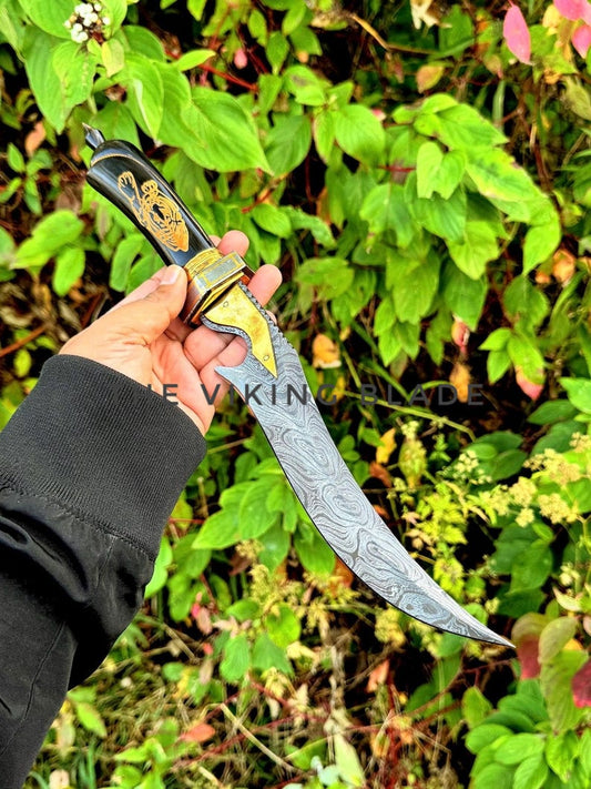 Hand Forged Damascus Steel Blade Hunting Knife With Leather Sheath