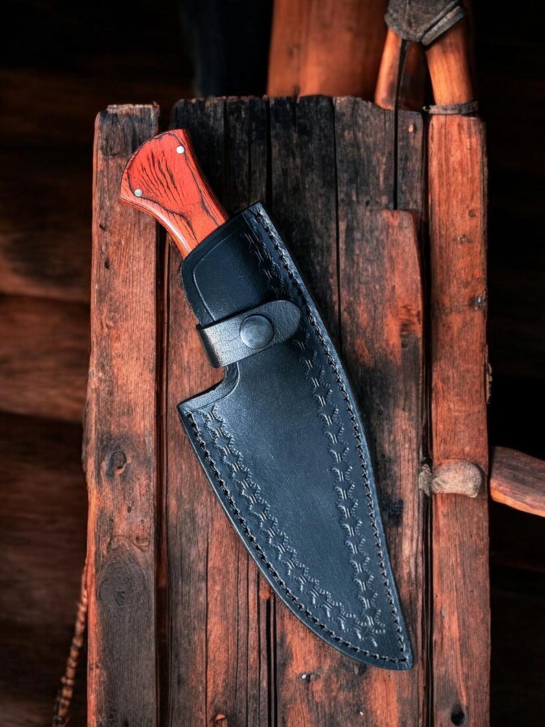 Damascus Steel Hunting Knife Red Wood Handle With Leather Sheath