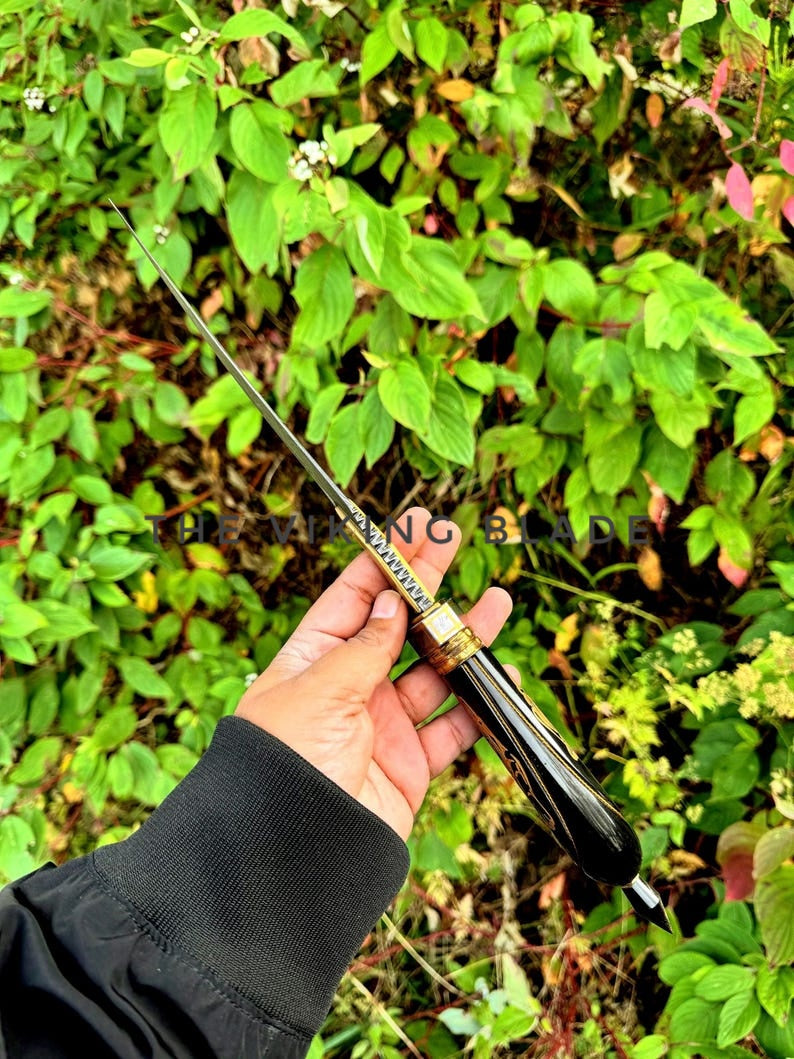 Hand Forged Damascus Steel Blade Hunting Knife With Leather Sheath