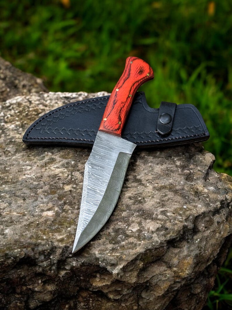 Damascus Steel Hunting Knife Red Wood Handle With Leather Sheath