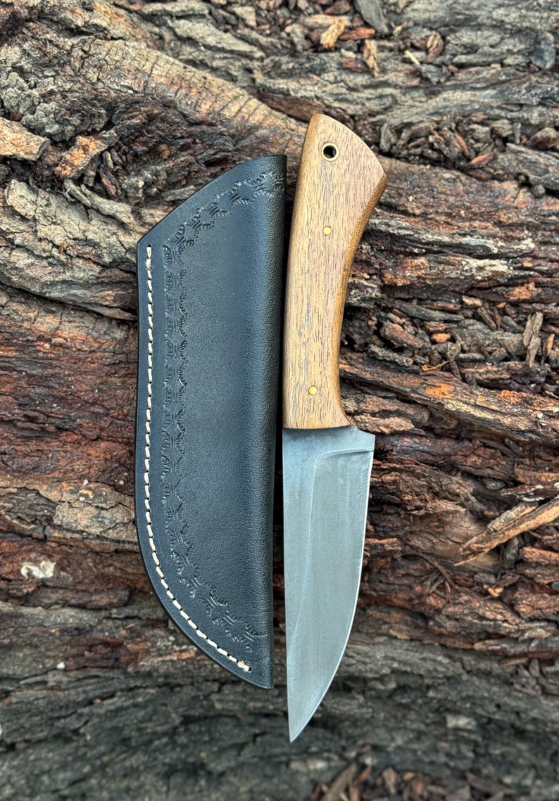 D2 Steel Hunting Skinner Knife Full Tang Walnut Handle With Leather Sheath