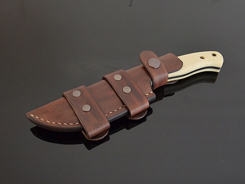 Full Tang Damascus Steel Hunting EDC Bushcraft Knife with Handmade Horizontal Leather Sheath