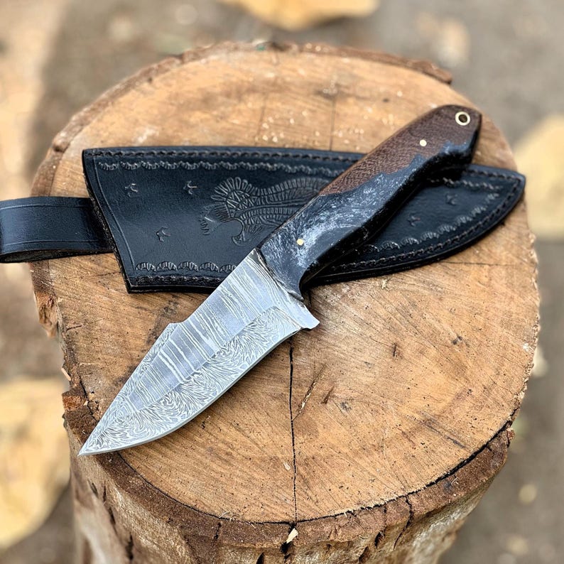 Hand Forged Damascus Steel Hunting Knife Resin & Wood Handle With Leather Sheath