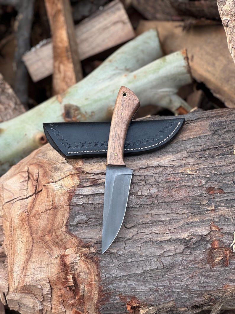 D2 Steel Hunting Skinner Knife Full Tang Walnut Handle With Leather Sheath
