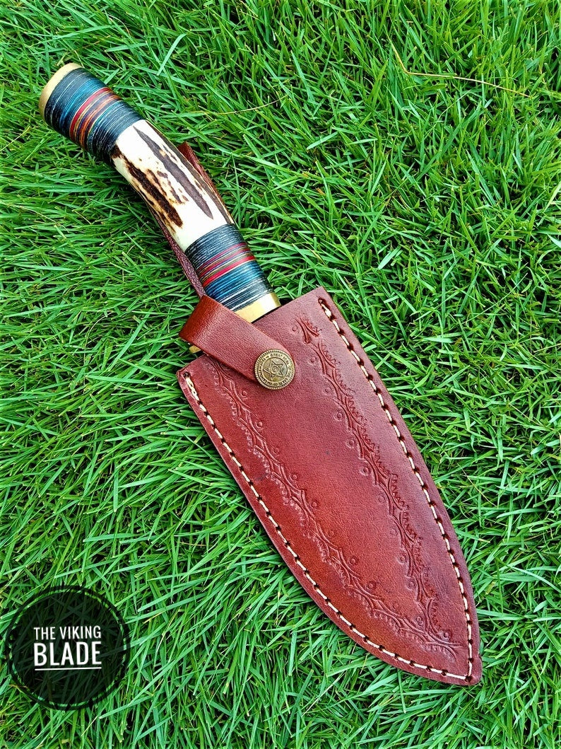 Custom Handmade Damascus Steel Hunting Skinning Knife Deer Stag Handle Survival Comes with Genuine Leather Sheath