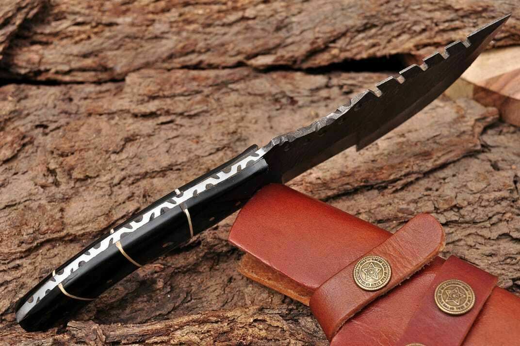 Handmade Damascus Steel Tracker Hunting Knife "Buffalo Horn handle