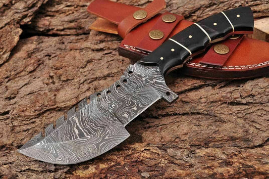 Handmade Damascus Steel Tracker Hunting Knife "Buffalo Horn handle