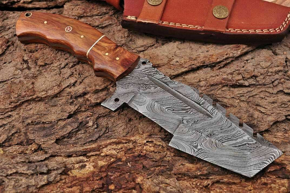 Handmade Damascus Steel Hunting Tracker Knife "Rose Wood handle